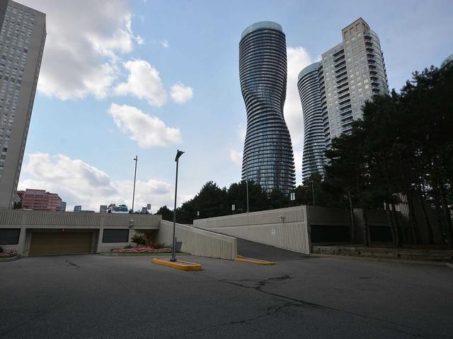 1907 - 3700 Kaneff Cres, Condo with 2 bedrooms, 2 bathrooms and 1 parking in Mississauga ON | Image 27