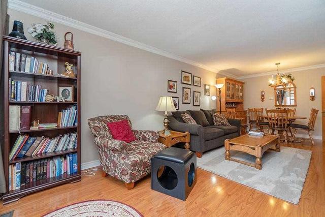 90 Centre St N, House semidetached with 3 bedrooms, 2 bathrooms and 4 parking in Brampton ON | Image 3