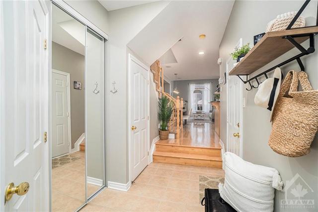 204 Bookton Place, Townhouse with 3 bedrooms, 3 bathrooms and 3 parking in Ottawa ON | Image 4