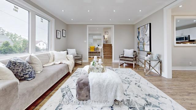 120 Harlandale Ave, House detached with 3 bedrooms, 3 bathrooms and 5 parking in Toronto ON | Image 3