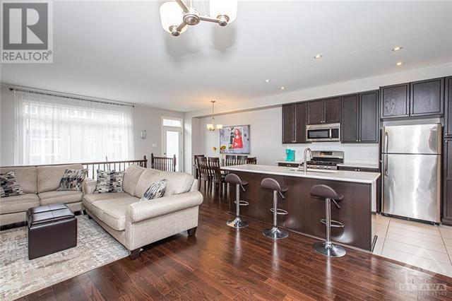 311 Tulum Crescent, Townhouse with 3 bedrooms, 3 bathrooms and 3 parking in Ottawa ON | Image 5