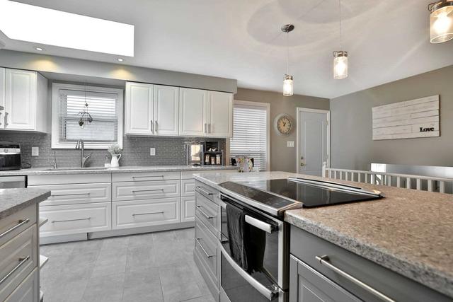 2407 Coventry Way, House detached with 4 bedrooms, 3 bathrooms and 4 parking in Burlington ON | Image 5