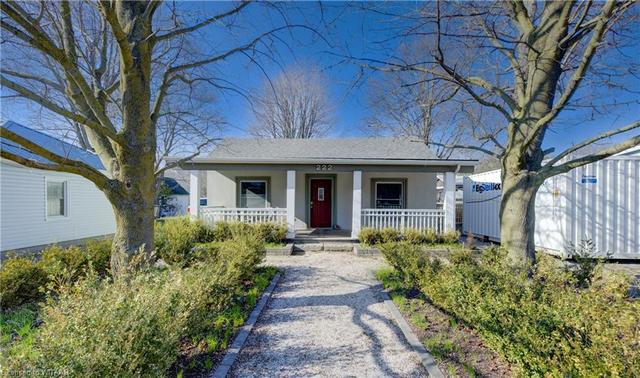 222 Main Street W, House detached with 2 bedrooms, 1 bathrooms and 2 parking in Norwich ON | Image 1