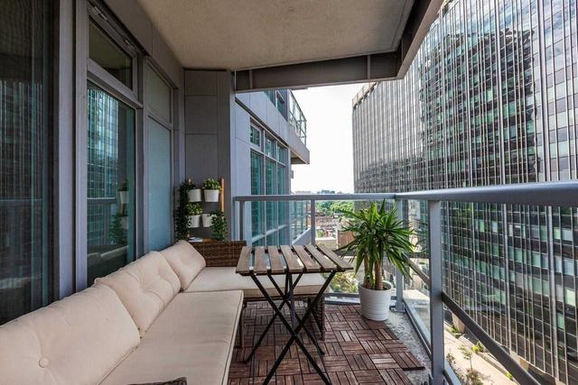 808 - 2181 Yonge St, Condo with 2 bedrooms, 2 bathrooms and 1 parking in Toronto ON | Image 8