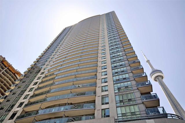 3807 - 30 Grand Trunk Cres, Condo with 1 bedrooms, 1 bathrooms and 1 parking in Toronto ON | Image 1
