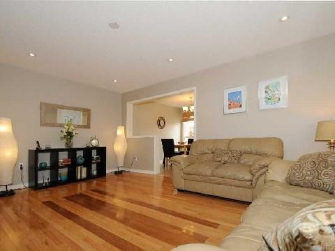 80 Argento Cres, House attached with 3 bedrooms, 3 bathrooms and 2 parking in Vaughan ON | Image 2