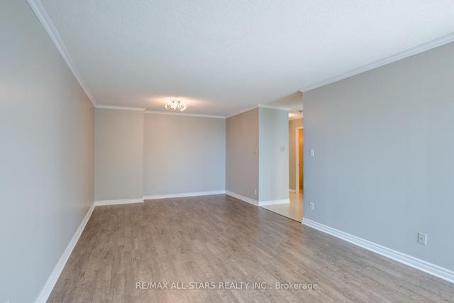205 - 360 Watson St W, Condo with 1 bedrooms, 2 bathrooms and 1 parking in Whitby ON | Image 2