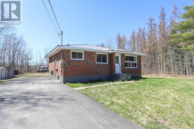 207 Manitou Dr, House detached with 3 bedrooms, 1 bathrooms and null parking in Sault Ste. Marie ON | Image 1