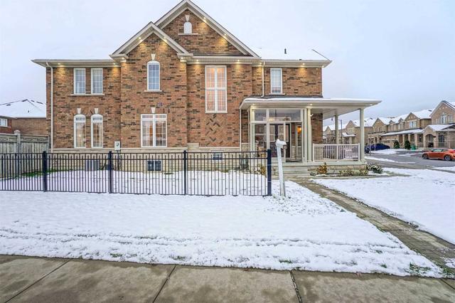243 Thorndale Rd, House semidetached with 3 bedrooms, 4 bathrooms and 4 parking in Brampton ON | Image 1