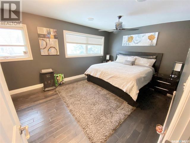 636 Elgin Street, House detached with 4 bedrooms, 2 bathrooms and null parking in Weyburn SK | Image 6