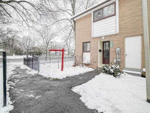 176 Fleetwood Cres, Townhouse with 3 bedrooms, 2 bathrooms and 1 parking in Brampton ON | Image 21