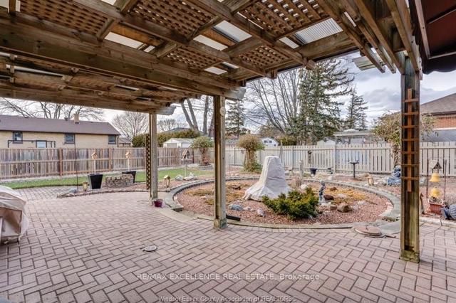 3551 Dominion Blvd, House detached with 3 bedrooms, 3 bathrooms and 5 parking in Windsor ON | Image 27