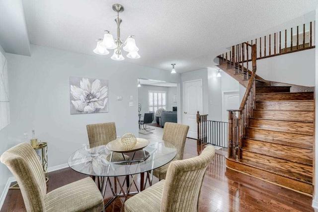 17 Tawnberry Circ, House detached with 4 bedrooms, 4 bathrooms and 5 parking in Brampton ON | Image 2