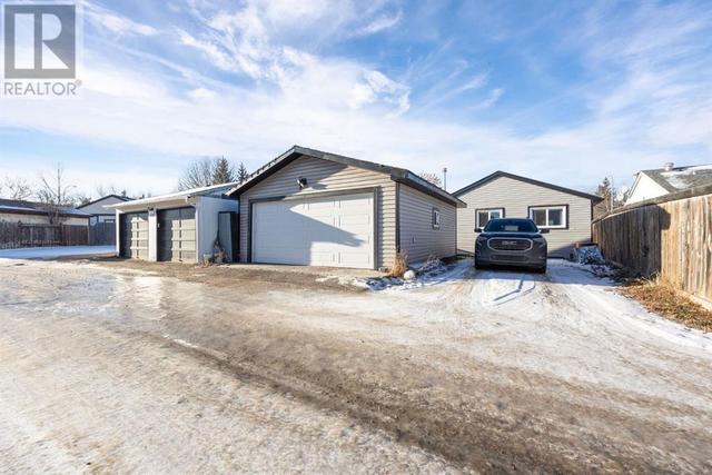 128 Tundra Drive, House detached with 6 bedrooms, 2 bathrooms and 3 parking in Wood Buffalo AB | Image 2