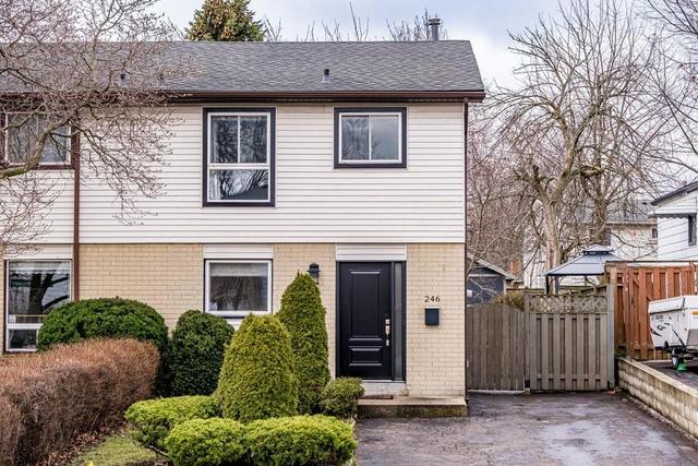 246 Golden Orchard Drive, House semidetached with 3 bedrooms, 1 bathrooms and 3 parking in Hamilton ON | Image 2