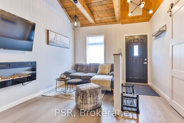 329 Main St W, House detached with 2 bedrooms, 1 bathrooms and 3 parking in Hamilton ON | Image 37