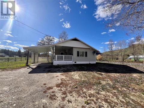 412 Hwy 3, House detached with 3 bedrooms, 2 bathrooms and 2 parking in Central Kootenay B BC | Card Image