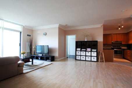 lph05 - 7 Lorraine Dr, Condo with 3 bedrooms, 2 bathrooms and 1 parking in Toronto ON | Image 2