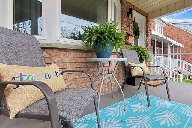 218 Boon Ave, House detached with 2 bedrooms, 1 bathrooms and 2 parking in Toronto ON | Image 12