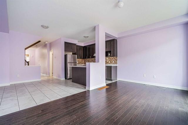 59 Davenfield Circ, House attached with 4 bedrooms, 3 bathrooms and 3 parking in Brampton ON | Image 9