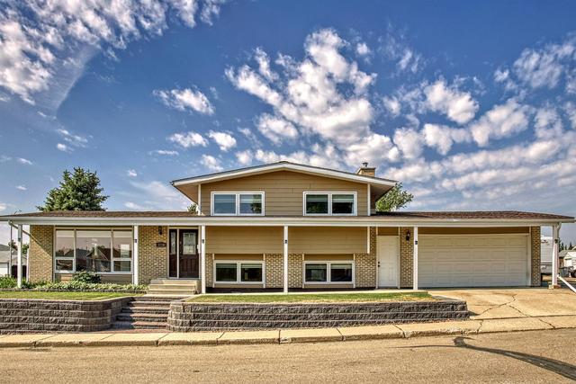 5716 51 Avenue, House detached with 3 bedrooms, 2 bathrooms and 4 parking in Ponoka AB | Image 2