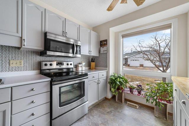 32 Macewan Park Heights Nw, Home with 3 bedrooms, 2 bathrooms and 4 parking in Calgary AB | Image 15