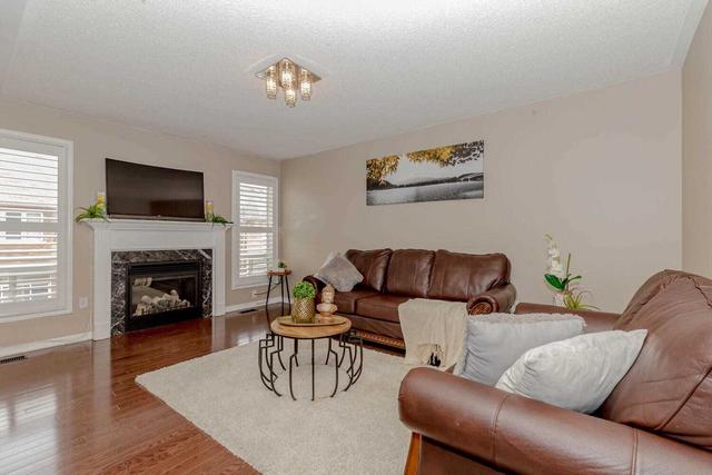 72 Newington Cres, House semidetached with 3 bedrooms, 4 bathrooms and 3 parking in Brampton ON | Image 4