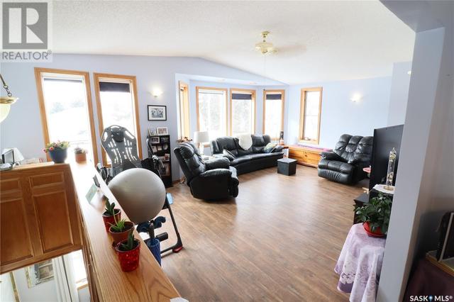 2213 Spruce Street, House detached with 3 bedrooms, 2 bathrooms and null parking in Denare Beach SK | Image 2