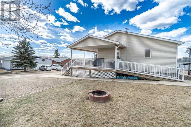 401 Sunset Drive, House detached with 4 bedrooms, 2 bathrooms and 4 parking in Vulcan County AB | Image 3