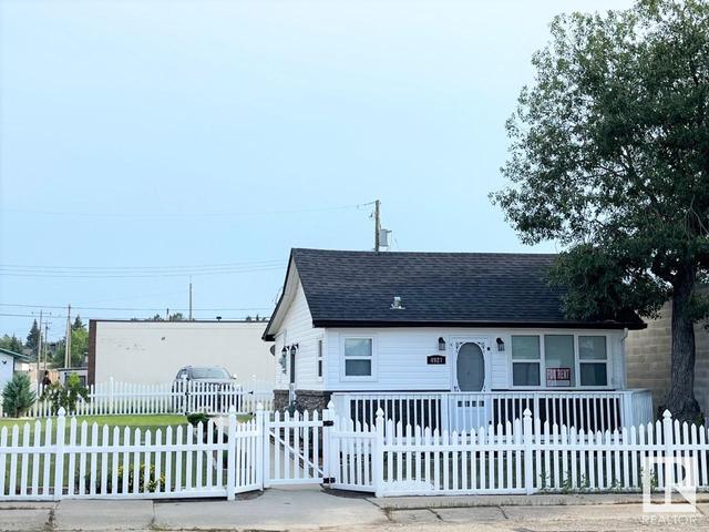4927 52 Av, House detached with 1 bedrooms, 1 bathrooms and null parking in Yellowhead County AB | Image 2