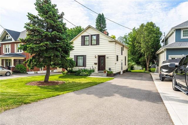 60 Beverly Street W, House detached with 3 bedrooms, 1 bathrooms and 4 parking in Brant ON | Image 1
