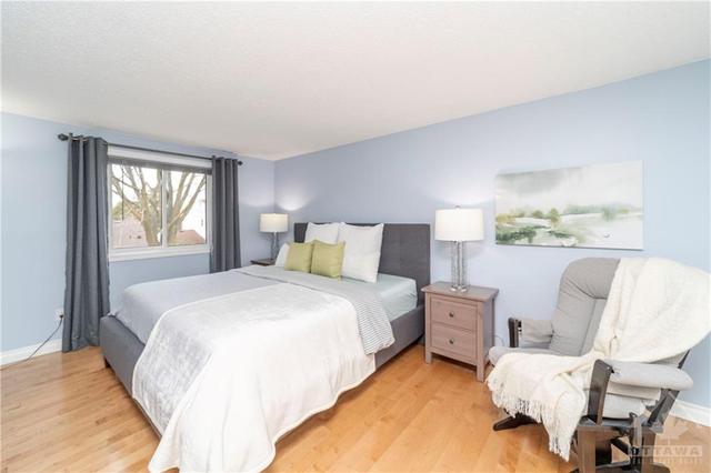 582 Seyton Drive, Townhouse with 3 bedrooms, 2 bathrooms and 2 parking in Ottawa ON | Image 15
