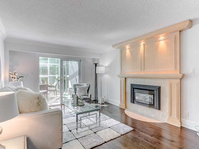 15 Harlington Rd, House detached with 4 bedrooms, 5 bathrooms and 6 parking in Toronto ON | Image 4