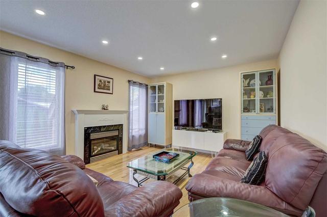 49 Steppingstone Tr, House detached with 3 bedrooms, 4 bathrooms and 4 parking in Toronto ON | Image 4