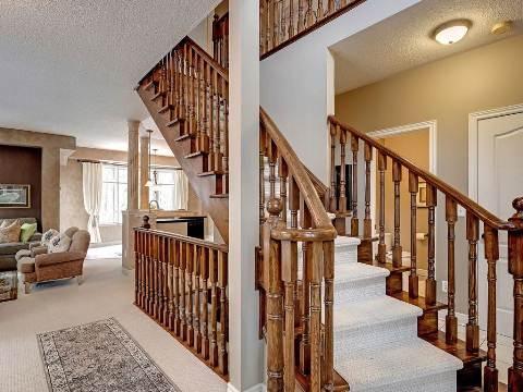 2132 Pinevalley Cres, House attached with 3 bedrooms, 3 bathrooms and 2 parking in Oakville ON | Image 2