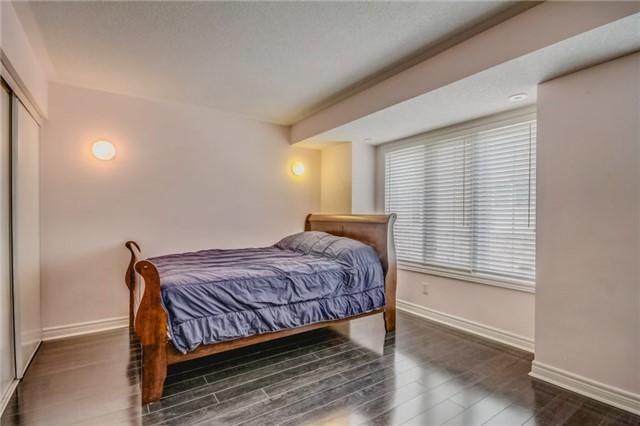 40 - 42 Pinery Tr, Townhouse with 3 bedrooms, 2 bathrooms and 1 parking in Toronto ON | Image 11