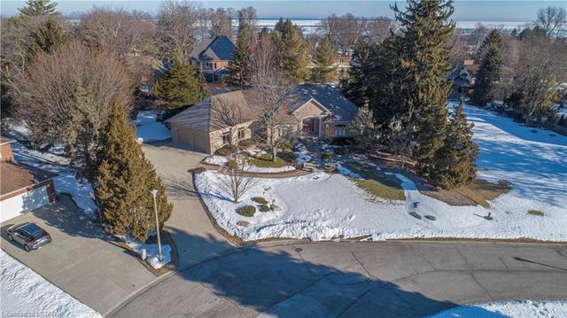 2092 Clarence Street, House detached with 4 bedrooms, 3 bathrooms and null parking in Sarnia ON | Image 1