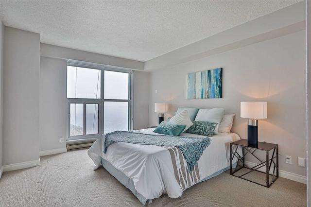 1306 - 99 Harbour Sq, Condo with 1 bedrooms, 1 bathrooms and 1 parking in Toronto ON | Image 10