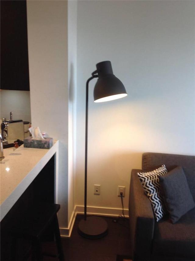 501 - 170 Sumach St, Condo with 1 bedrooms, 1 bathrooms and 1 parking in Toronto ON | Image 3