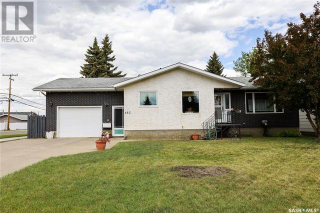 192 17th Street, House detached with 3 bedrooms, 2 bathrooms and null parking in Battleford SK | Card Image