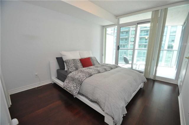 1001 - 30 Grand Trunk Cres, Condo with 1 bedrooms, 1 bathrooms and null parking in Toronto ON | Image 10