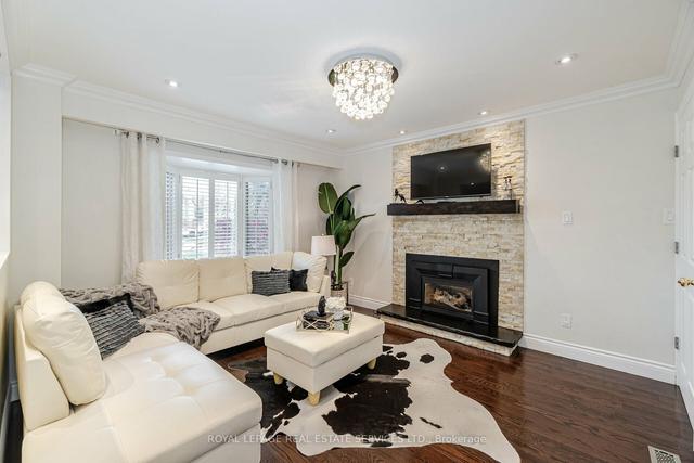 6331 Crickadorn Crt, House detached with 4 bedrooms, 3 bathrooms and 4 parking in Mississauga ON | Image 6