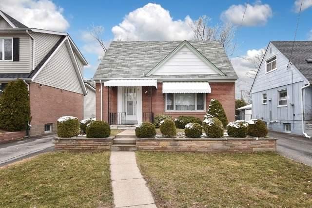 8 Thames Ave, House detached with 2 bedrooms, 1 bathrooms and 4 parking in Toronto ON | Image 1