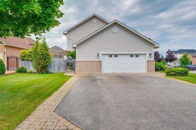 8 Sidney Cres, House detached with 4 bedrooms, 4 bathrooms and 6 parking in Hamilton ON | Image 2