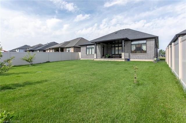 878 Magnolia Lane, House detached with 5 bedrooms, 3 bathrooms and 6 parking in Sarnia ON | Image 39