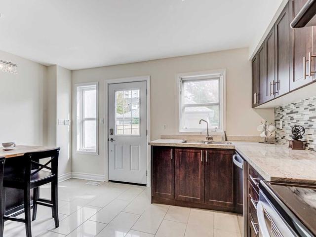 8941 Yonge St, House attached with 3 bedrooms, 3 bathrooms and 2 parking in Richmond Hill ON | Image 4