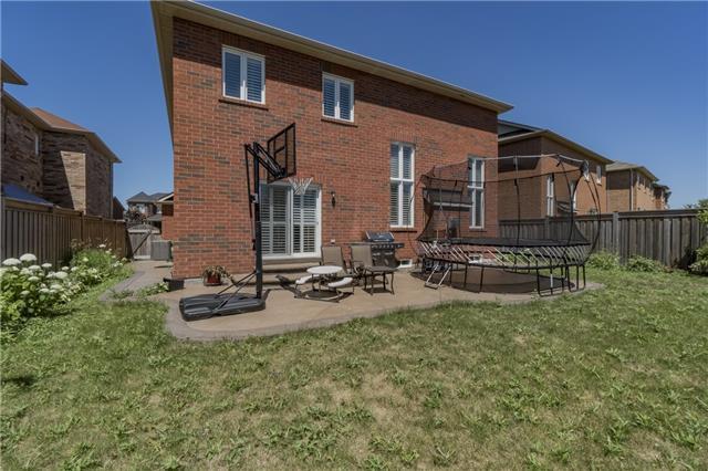 820 Stargazer Dr, House detached with 4 bedrooms, 4 bathrooms and 2 parking in Mississauga ON | Image 2