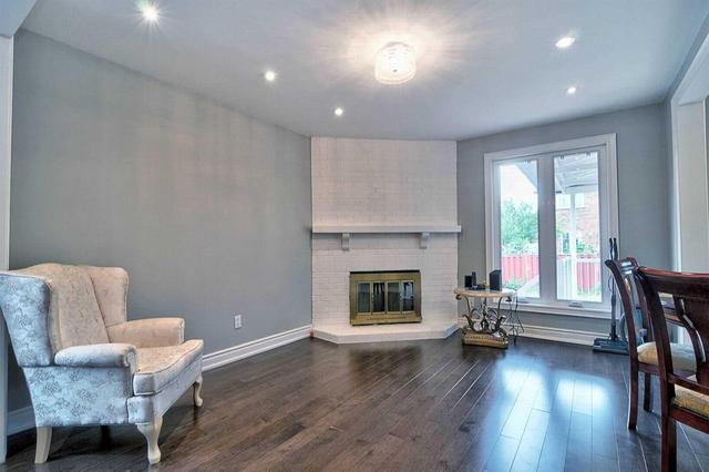 102 Tangmere Cres, House attached with 3 bedrooms, 4 bathrooms and 3 parking in Markham ON | Image 3