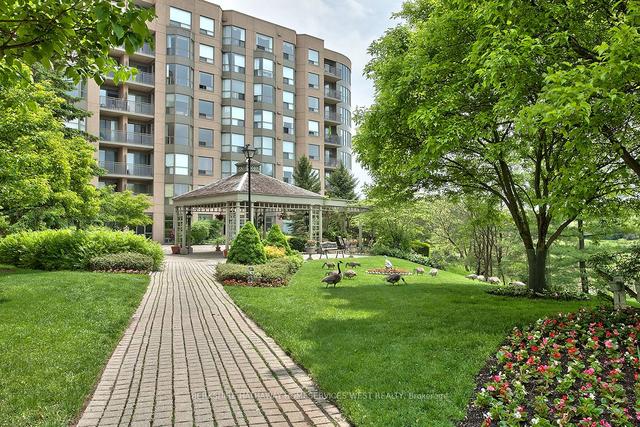 422 - 2511 Lakeshore Rd W, Condo with 2 bedrooms, 2 bathrooms and 2 parking in Oakville ON | Image 26