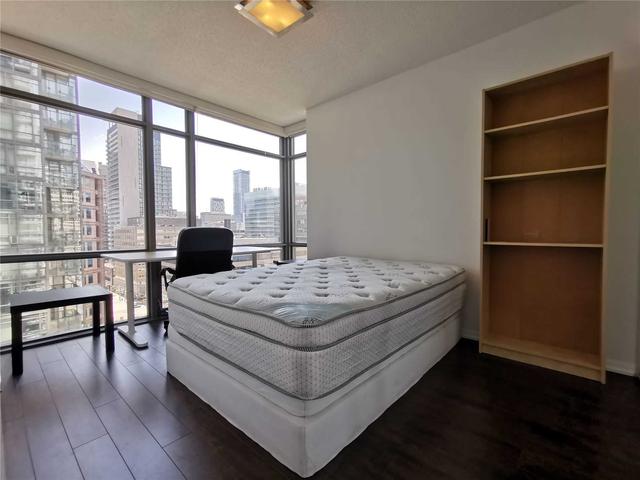 1001 - 37 Grosvenor St, Condo with 2 bedrooms, 2 bathrooms and 1 parking in Toronto ON | Image 5